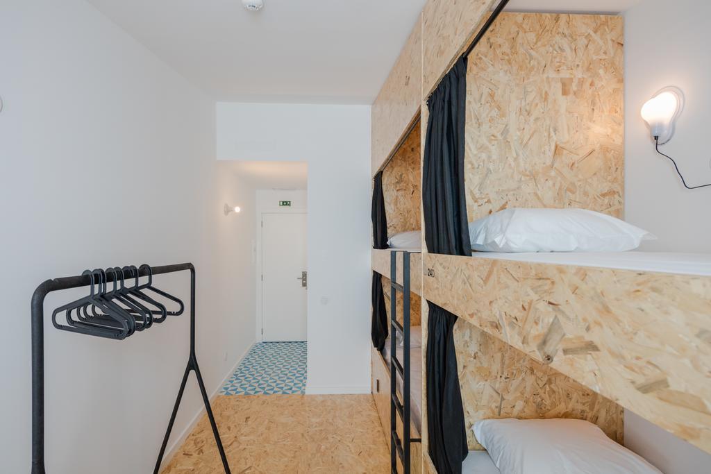 Hostel Conii & Suites Algarve Quarteira Exterior photo